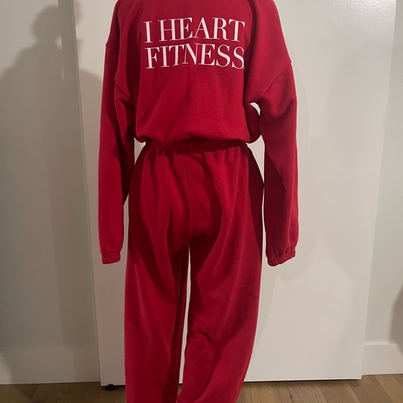 Suzie B Fitness Sweat Outfit Perfect for Valentine's Day! - Picture 2 of 7